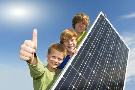 Kinder die in Häuser mit Solar aufwachsen – wissen gar nicht für was es noch Atomkraftwerke gibt
