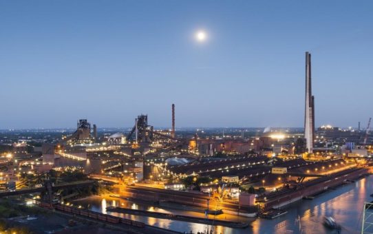 Anziehungspunkt innovative Produktion: das Stahlwerk von thyssenkrupp im Duisburger Norden be-grüßte 250.000 Besucherin