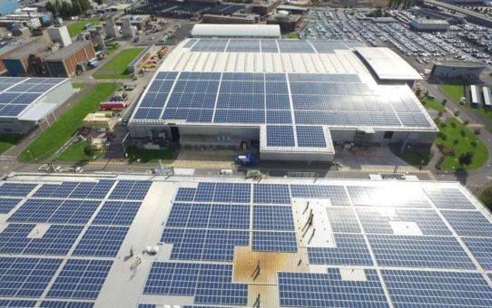 BELECTRIC UK und ROCKFIRE CAPITAL nehmen „praktisch subventionsfreies“ 3,42 MWp Solarkraftwerk auf den Dächern der ROLLS-ROYCE Werke in Betrieb