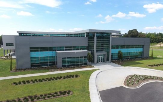 Nachhaltiges Wachstum durch enge Kundenbeziehungen: Große Eröffnung des neuen Standorts von Bürkert Fluid Control Systems in Huntersville (USA)