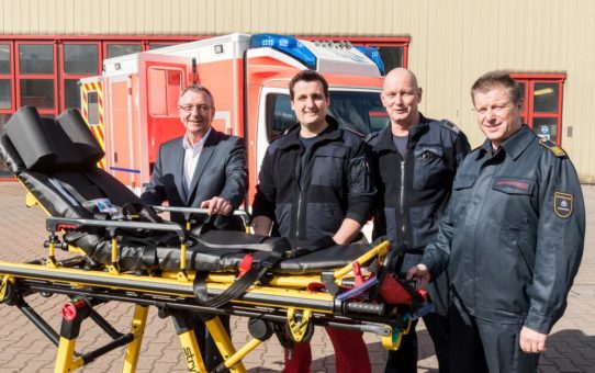 180 PS und rettet Leben: Werkfeuerwehr von thyssenkrupp stellt neuen Rettungswagen in Dienst