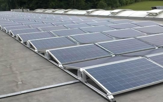 Photovoltaik Solaranlagen auf Lagerhallen Spedition und Logistkhallen - auch mit TESLA Speicher