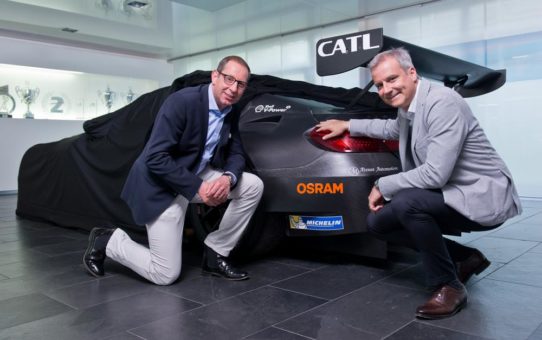OSRAM wird Official Partner von BMW Motorsport - 24h-Fahrer bereiten sich mit aktivierendem Licht auf Nachteinsätze vor