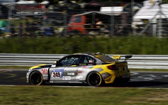 BMW Teams machen beim Motorsport-Wochenende am Nürburgring Schlagzeilen - Entwicklung des BMW M8 GTE läuft