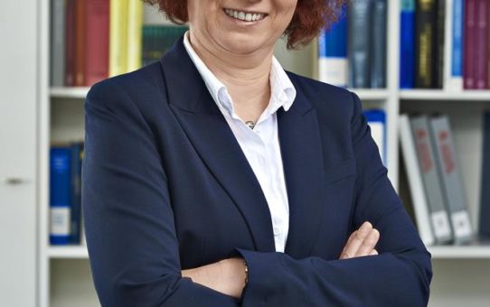 Neue Geschäftsführer der Faurecia Automotive GmbH: Gabriele Herzog folgt auf Annette Stieve, Gilles Corbel übernimmt von François Tardif