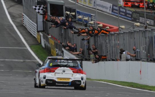 West Surrey Racing und BMW feiern Titel in der BTCC - Siege für Augusto Farfus und die BMW Motorsport Junioren