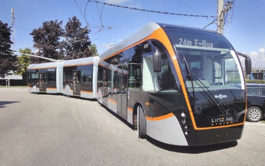 24-Meter-IMC®-Doppelgelenkbus auf der Busworld Kortrijk 2017