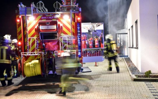 Freiwillige Feuerwehr probt  bei B+S für den Ernstfall