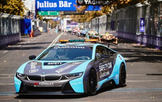 Erster Renneinsatz für das neue BMW i8 Coupé Qualcomm Safety Car