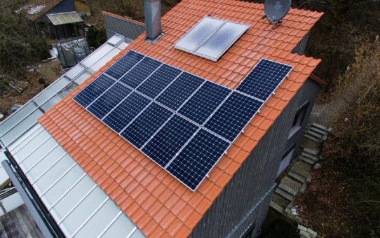 Häuser mit Wärmepumpen brauchen Photovoltaik
