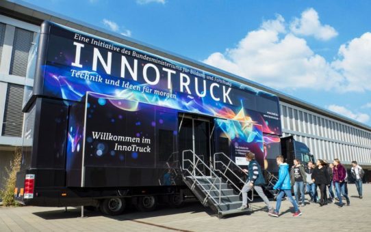 InnoTruck feiert bei Hannover Messe einjähriges Jubiläum: Erfolgsrezept für mehr Technikbegeisterung
