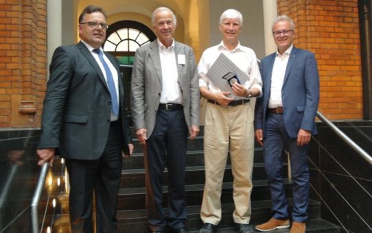 edacentrum verleiht EDA Medaille 2018 an Dipl.-Phys. Ralf Pferdmenges