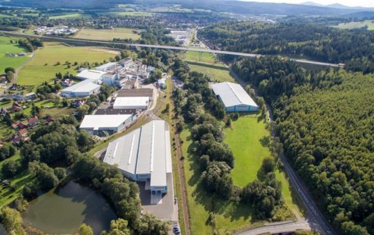 Wiegand-Glas betraut Max Bögl mit dem Neubau einer Produktionshalle und Nebengebäuden in Rekordbauzeit