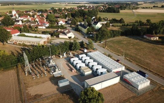 Upside erweitert Batterieportfolio um 16 MW Großspeicher mit Systemtechnik von SMA