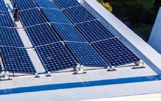 Industrie Gewerbe - Jetzt Flachdach mit Panasonic Solar - verstärkter Rahmen und Wasserablauf inklusive