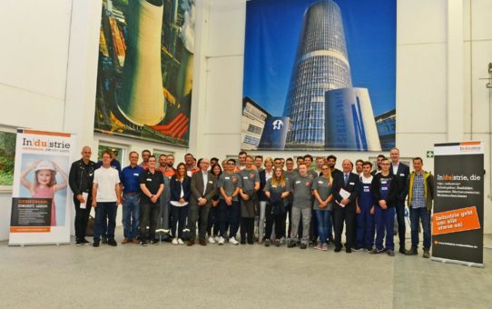 34 Azubis von sieben Bottroper Unternehmen setzen sich gemeinnützig ein