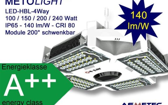 LED Hallenleuchte mit vier einstellbaren Modulen