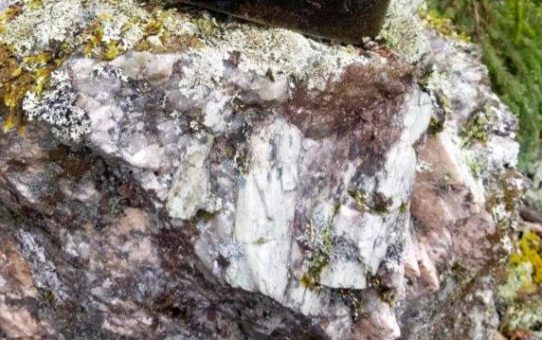 Nova Minerals: Mehr als 3% Lithium aus Proben von neuem Pegmatit-Cluster