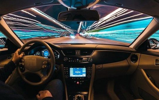 Funktion trifft Ästhetik im Automobilen Cockpit