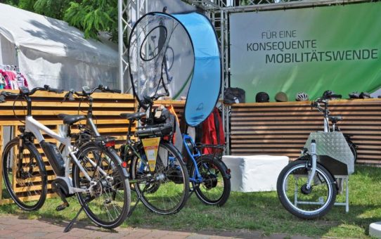 Mit E-Bikes über die INKONTAKT - Uckermark setzt auf E-Mobilität