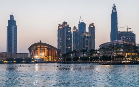 Dubai Opera: Automatische Türlösungen von GEZE in "maritimer" Architektur
