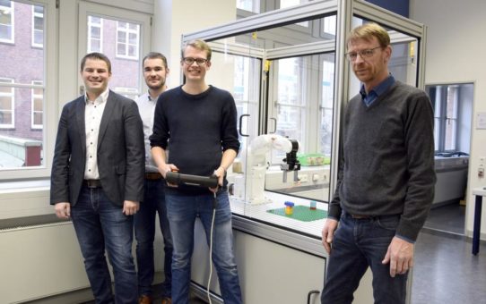 Industrieroboter-Hersteller DENSO übergibt Roboter an Hochschule Bremen