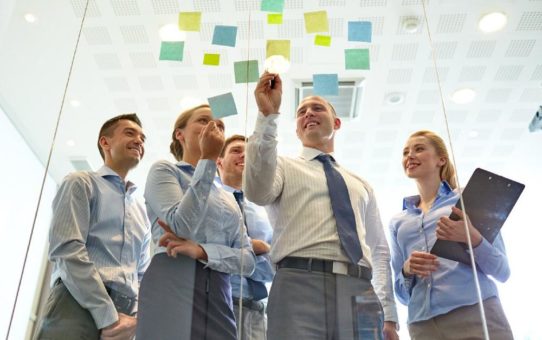 Effektive Meetings halten, sicher moderieren und mit einer erfolgreichen Präsentation bei den Kunden glänzen – Seminaranbieter mit TOP-Bewertungen