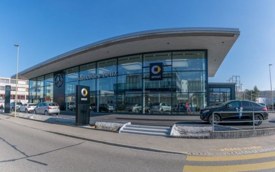 Mercedes-Benz KESTENHOLZ eröffnet neues PW-Center in Oberwil (BL), Schweiz