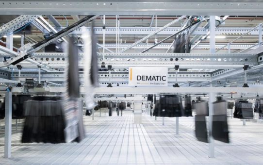 Innovation: Dematic optimiert Taschensortiersystem durch automatische Entladung