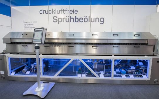 technotrans zeigt druckluftfreie Sprühbeölung im Großformat für den Karosseriebau