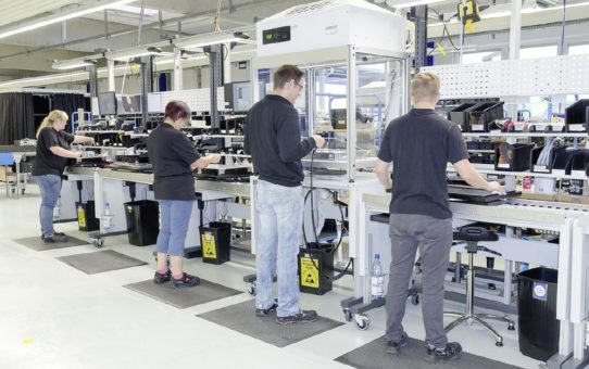 DATA MODUL installiert neue Montagelinie in Weikersheim
