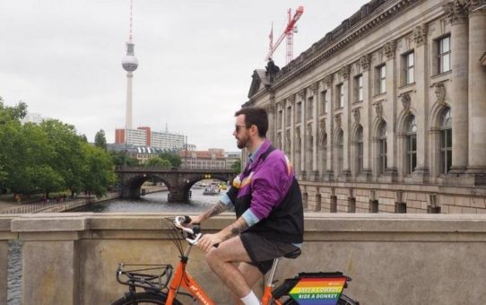 Ride with Pride: Donkey Republic unterstützt CSD Berlin mit Freifahrten und Spenden