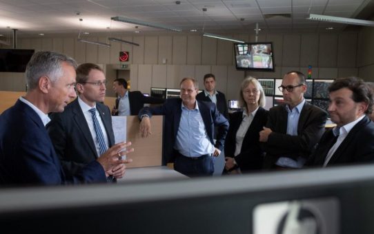 Ministerpräsident Daniel Günther besucht HanseWerk-Gruppe in Rendsburg