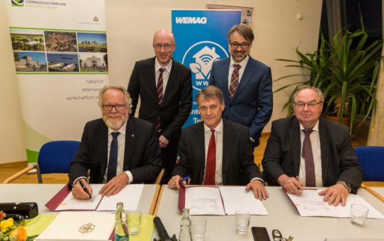Landkreis Ludwigslust-Parchim und WEMACOM unterzeichnen Vertrag zum Breitbandausbau