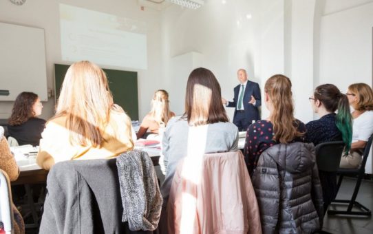 OEKO-TEX® und Hochschule Niederrhein kooperieren für die Entwicklung einer saisonübergreifenden Unisex-Kollektion