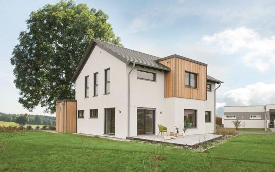 Musterhaus "Günzburg" von Fingerhut erhält Zertifikat für nachhaltiges Bauen mit Note "sehr gut"