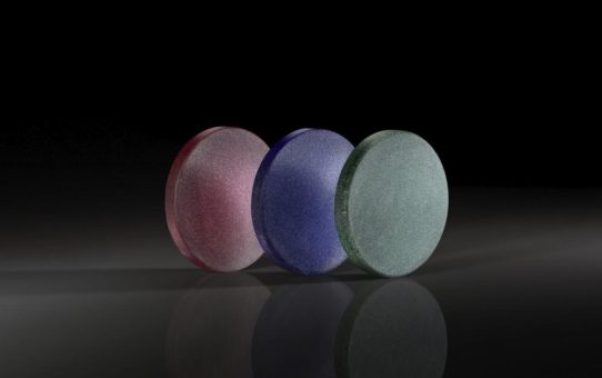 Edmund Optics® erweitert sein Portfolio mit neuen Produkten – Farbglas-Diffusoren und TECHSPEC® Ultrakurzpulsspiegel mit geringer GDD