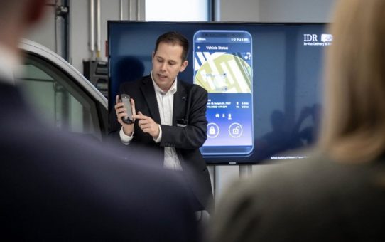 Night Star Express beim Open House von Mercedes Benz Vans: Neue digitale Lösung für schlüssellose Zustellung (In-Van Delivery & Return) vorgestellt