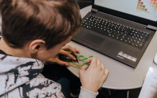 Fidget Spinner bauen und Apps programmieren: DISCOVER INDUSTRY machte in Haßmersheim Station