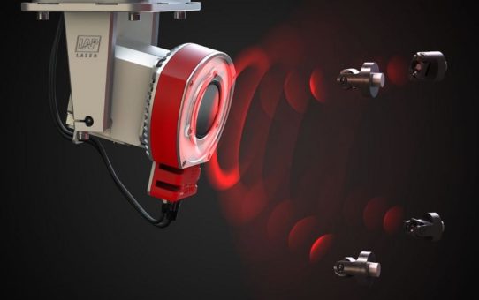 Kamera verkürzt Kalibrierzeit: LAP erweitert das CAD-PRO Laserprojektionssystem um das neue Kamerasystem DTEC-PRO