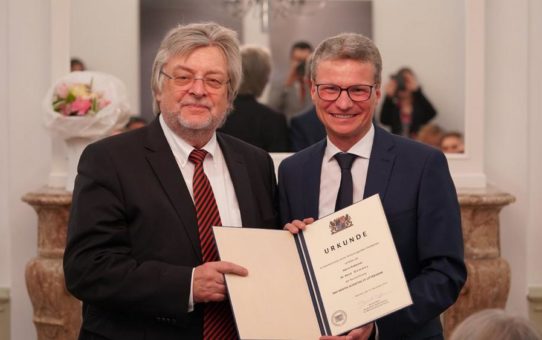 Prof. Horst Domdey erhält Auszeichnung "Pro meritis scientiae et litterarum" für die Vermittlung zwischen Wissenschaft und Wirtschaft