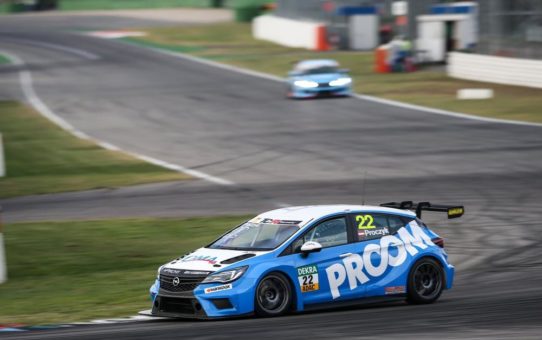 PROOM-Pilot Hari Proczyk wird Meister der ADAC TCR Germany