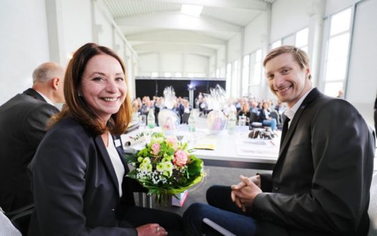 VDWF-Jahreshauptversammlung: Verbandsmitglieder schenken Vizepräsident Anton Schweiger und Finanzvorstand Barbara Ellinger-Walter ihr Vertrauen