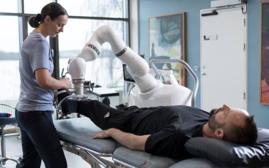 In Zeiten von Social Distancing: Reha-Roboter unterstützt Physiotherapeuten