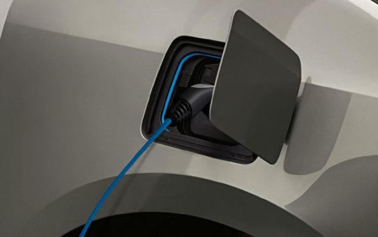 SGL Carbon gewinnt Auftrag für Batteriegehäuseabdeckung von der BMW Group