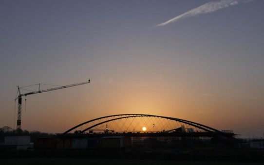 Stuttgarter Stadtbahnbrücke hängt an Schweizer Carbon-Seilen