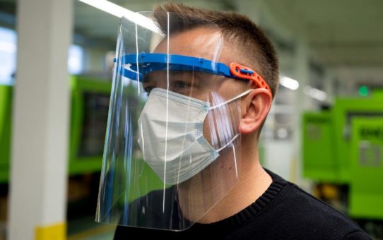 DRUTEX produziert Schutzmasken mit Visier im Kampf gegen das Corona-Virus
