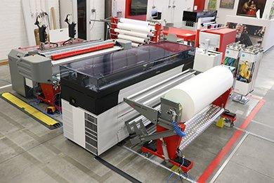 UVgel-Wallpaper-Factory: Mit Jumbo-Rollen schnell und automatisiert Tapeten produzieren