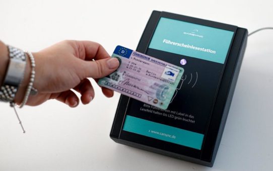 Hoyer Unternehmensgruppe nutzt CARSYNC Führerscheinkontrolle