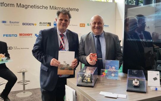 Stephan Grüger (MdL) besucht Sensitec auf der Hannover Messe